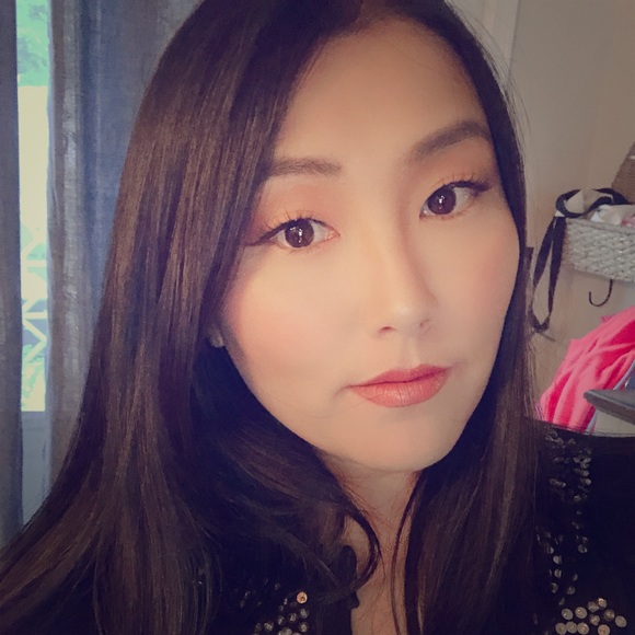 Meet Your Seller! Hi my name is Kerry! 😘 - Picture 1 of 4